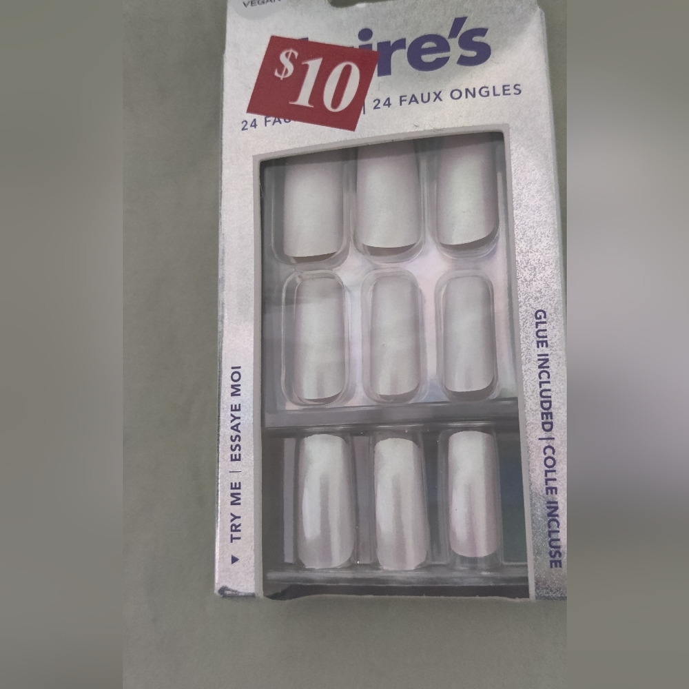 24pcs  Claire's Fake Press On Nails False Nails Glue On Nail Vegan White Iridesc